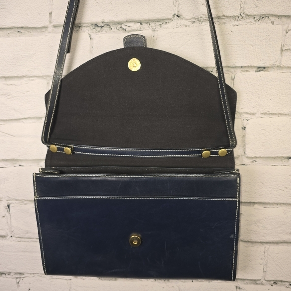 Liz Claiborne Navy Crossbody Bag - Picture 4 of 10